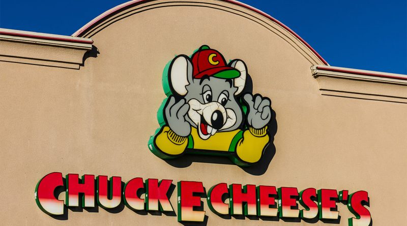 Image of the Chuck-E-Cheese store front with logo to support Munch's Make Believe Band article