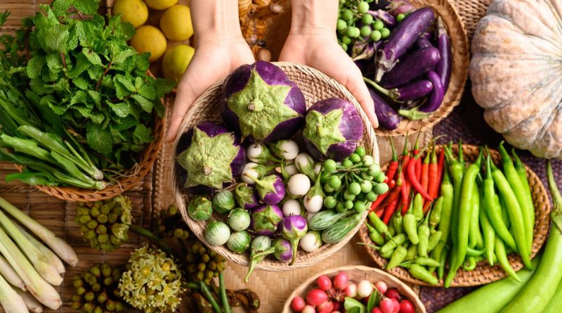 Fresh vegetables in baskets illustrating sustainable food practices, focusing on eco-friendly and local food sourcing.