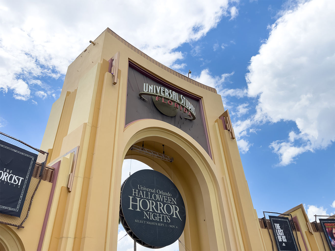 Universal Horror Nights 2025 themed food and drinks